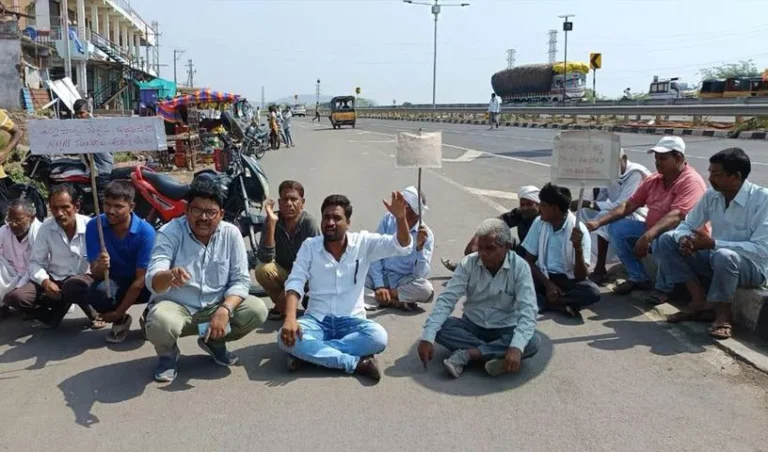 Ahead of Nitin Gadkari’s visit, locals stage protest demanding drainage facility in Asifabad